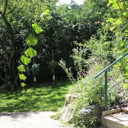 Idyllisches Haus Mit Garten Und Saunahuette In Der דירה