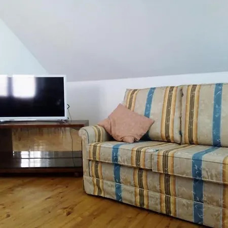 Idyllisches Haus Mit Garten Und Saunahuette In Der דירה