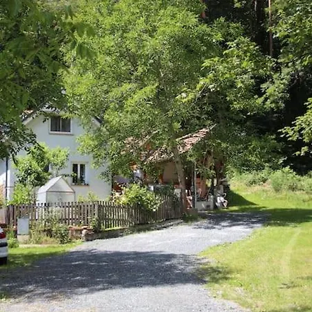 Idyllisches Haus Mit Garten Und Saunahuette In Der דירה