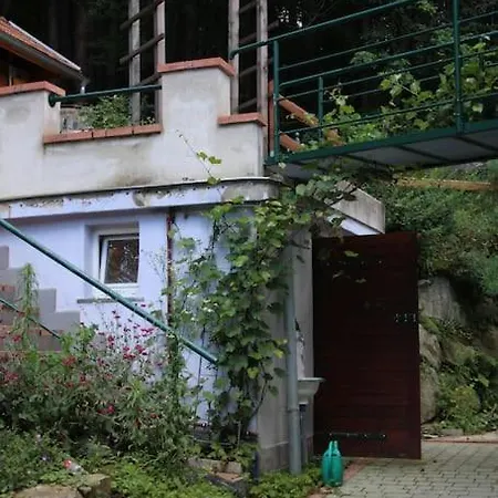 Idyllisches Haus Mit Garten Und Saunahuette In Der דירה