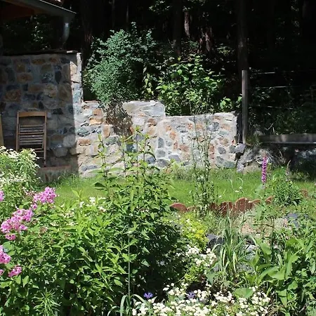 Idyllisches Haus Mit Garten Und Saunahuette In Der